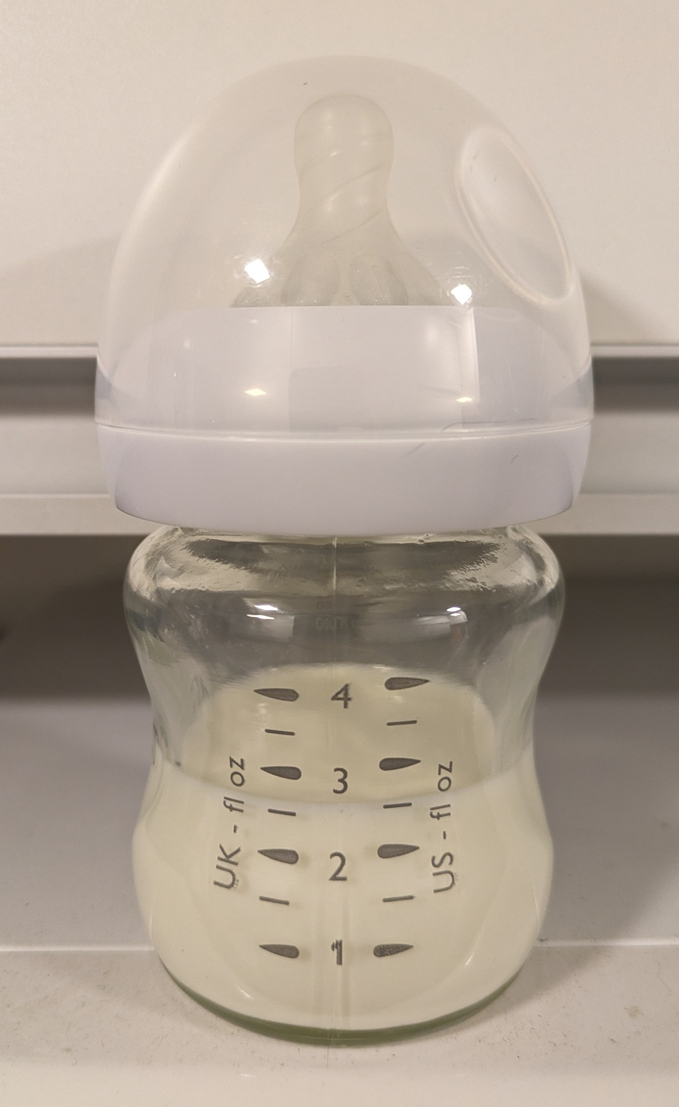 새벽 2시, 분유통 들고 검색창 앞에 선 당신에게 — 초보 부모가 진짜로 묻는 분유 질문 8개